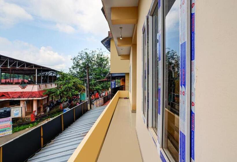 ホテル Oyo Flagship Souparnika Residency