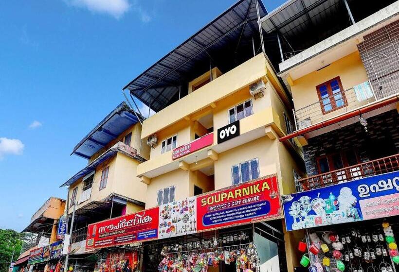 ホテル Oyo Flagship Souparnika Residency