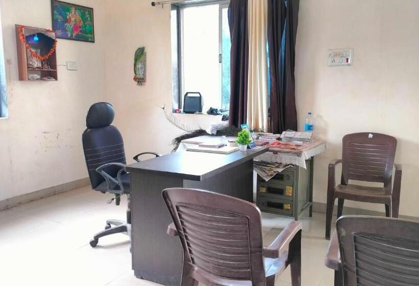 فندق Oyo Royal Palace