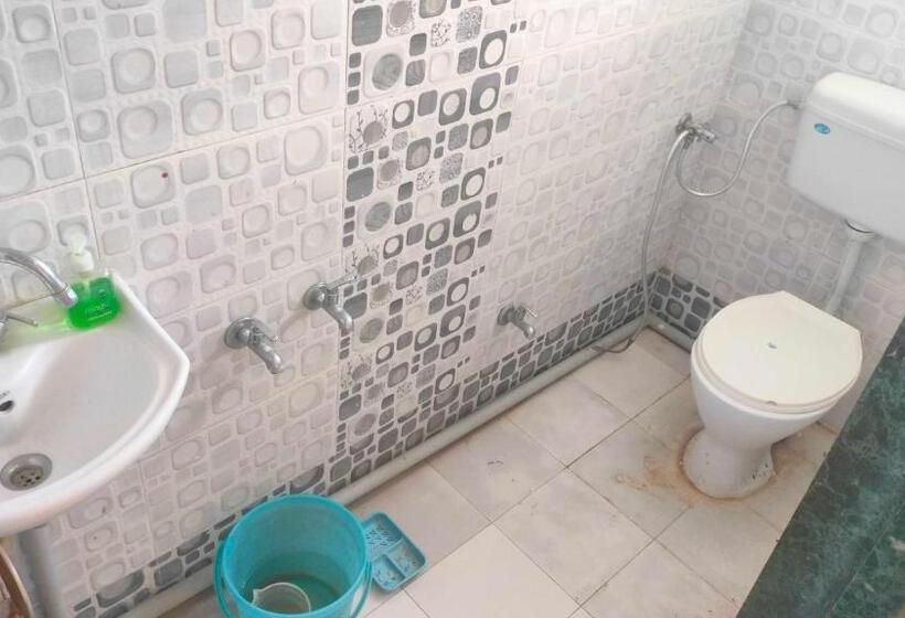 فندق Oyo Royal Palace