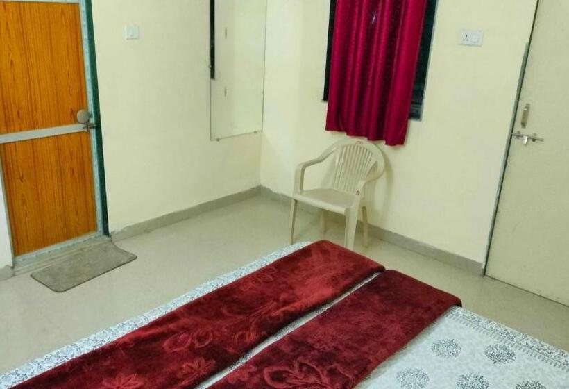 فندق Oyo Royal Palace