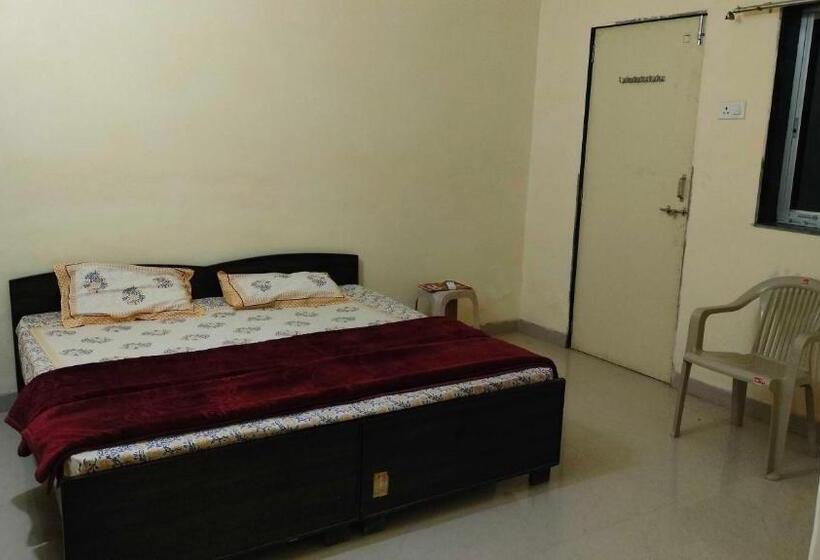 فندق Oyo Royal Palace