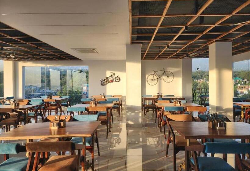 酒店 Staycation Premium Riviera Resort Dharamshala A Riverside Resort With Balcony View