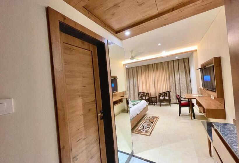 ホテル Rockbay ! Puri, Swimming Pool Lift And Parking Facility Near Sea Beach & Temple Breakfast Included