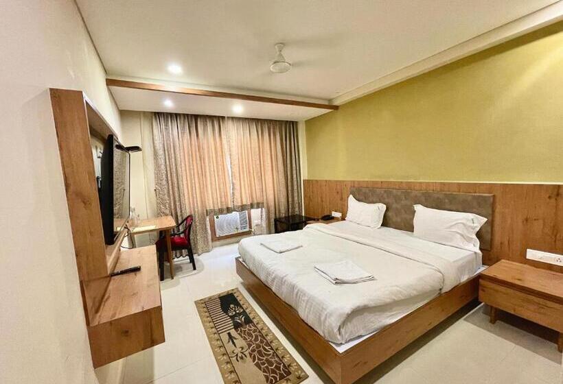 ホテル Rockbay ! Puri, Swimming Pool Lift And Parking Facility Near Sea Beach & Temple Breakfast Included