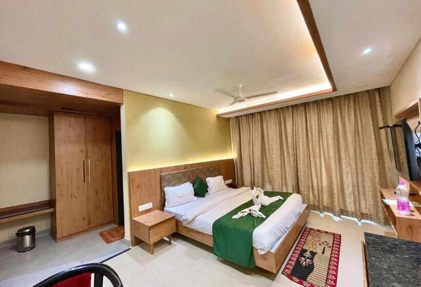 ホテル Rockbay ! Puri, Swimming Pool Lift And Parking Facility Near Sea Beach & Temple Breakfast Included