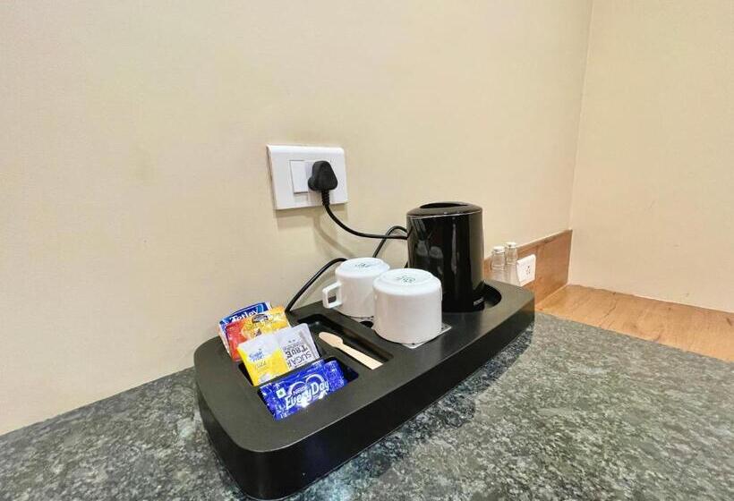 ホテル Rockbay ! Puri, Swimming Pool Lift And Parking Facility Near Sea Beach & Temple Breakfast Included