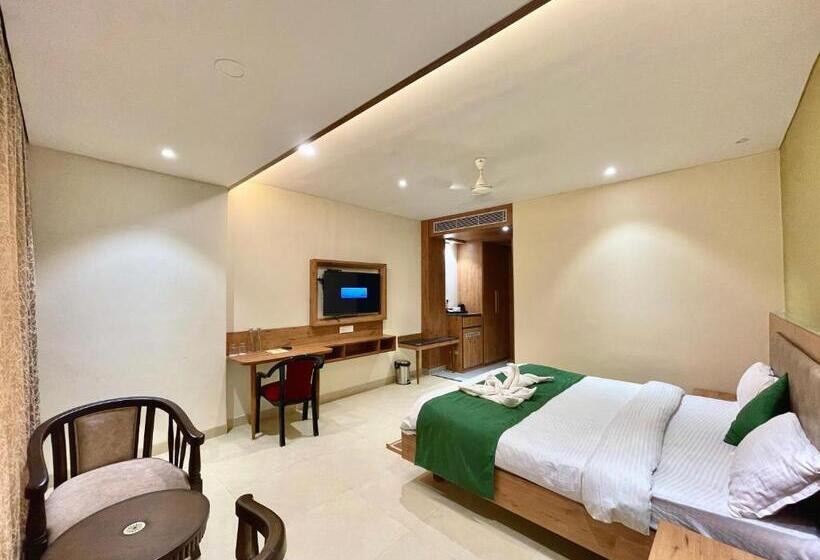 ホテル Rockbay ! Puri, Swimming Pool Lift And Parking Facility Near Sea Beach & Temple Breakfast Included