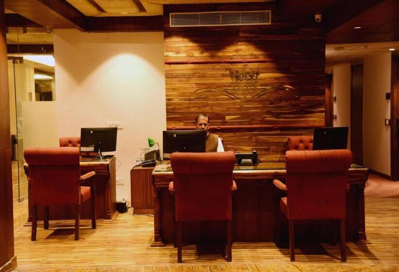 ホテル Royal Retreat Shimla