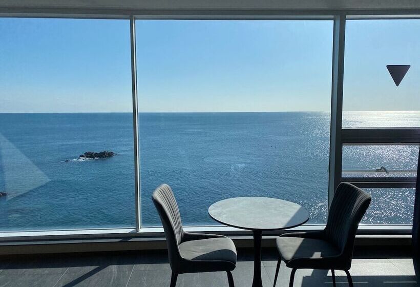 Отель Sharp & Flat