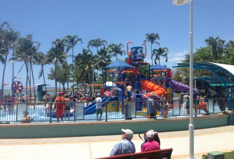 هتل Studio Apartments The Strand And South Townsville