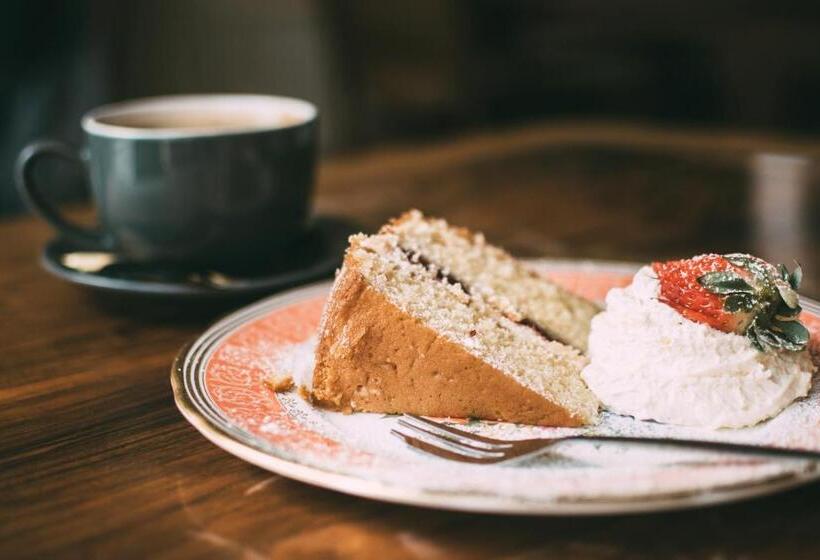 בית מלון כפרי The Dormy House