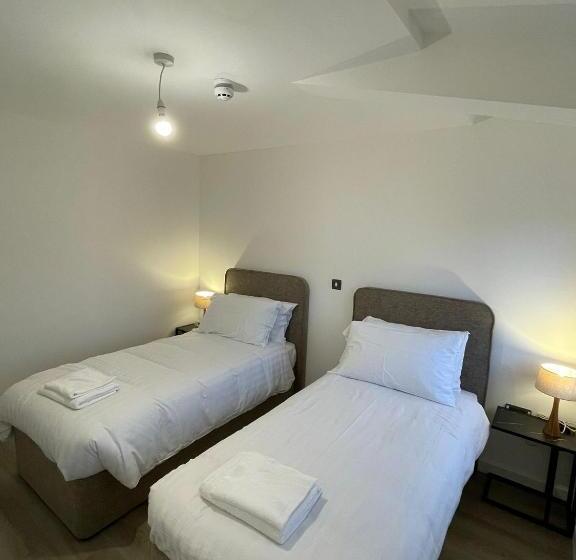 בית מלון כפרי The Dormy House