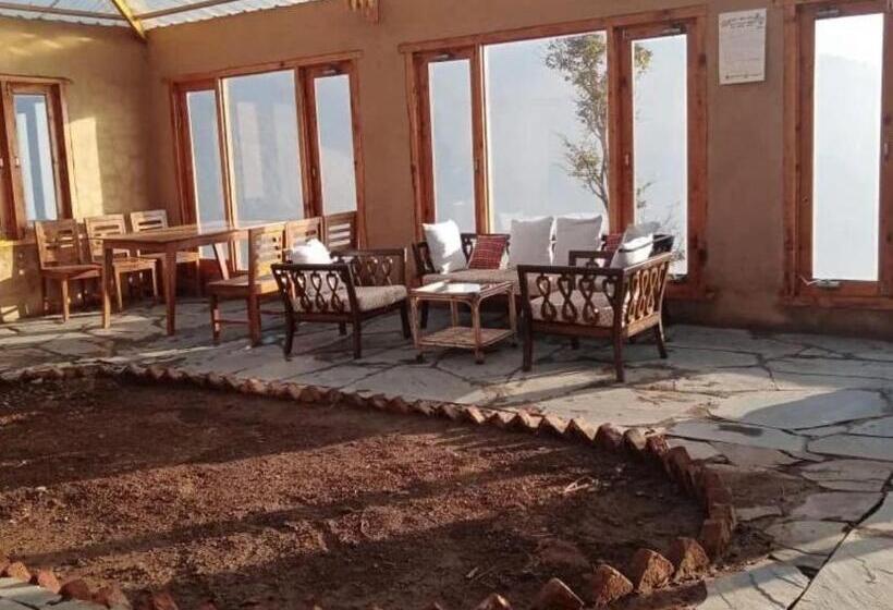 فندق The Goat Village