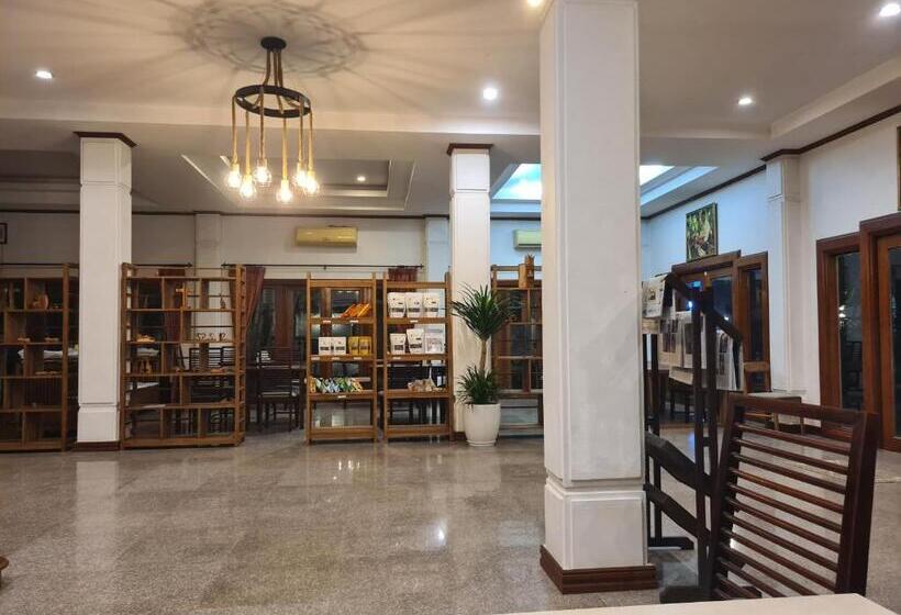 Vayakorninn Hotel โรงแรมไวยากรณ์อิน