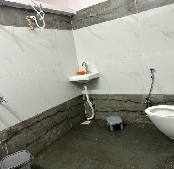 Отель Yuvraj Palace