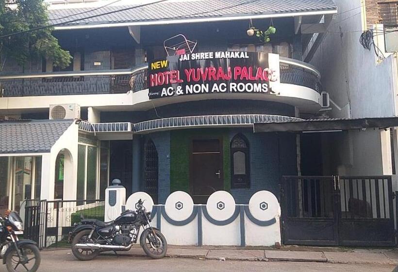 Отель Yuvraj Palace