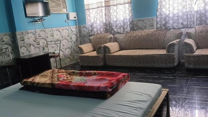 New Hotel Gautam Lodging & Fooding
