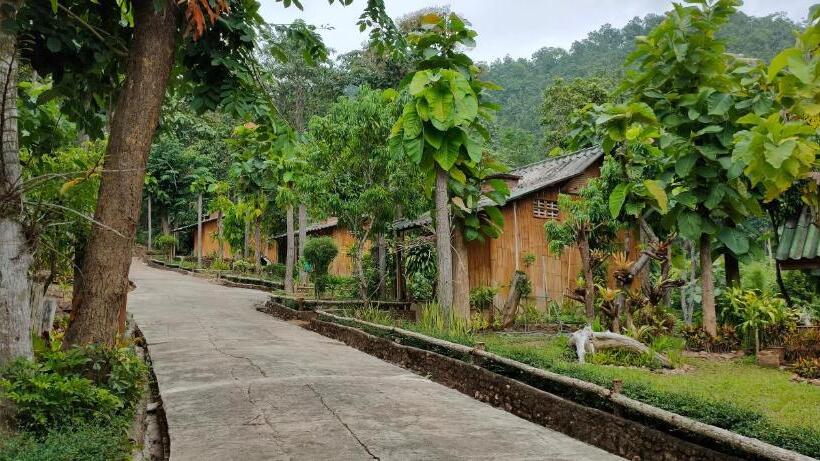 פנסיון ลิ้นฟ้าแคมป์ปิ้งรีสอร์ท