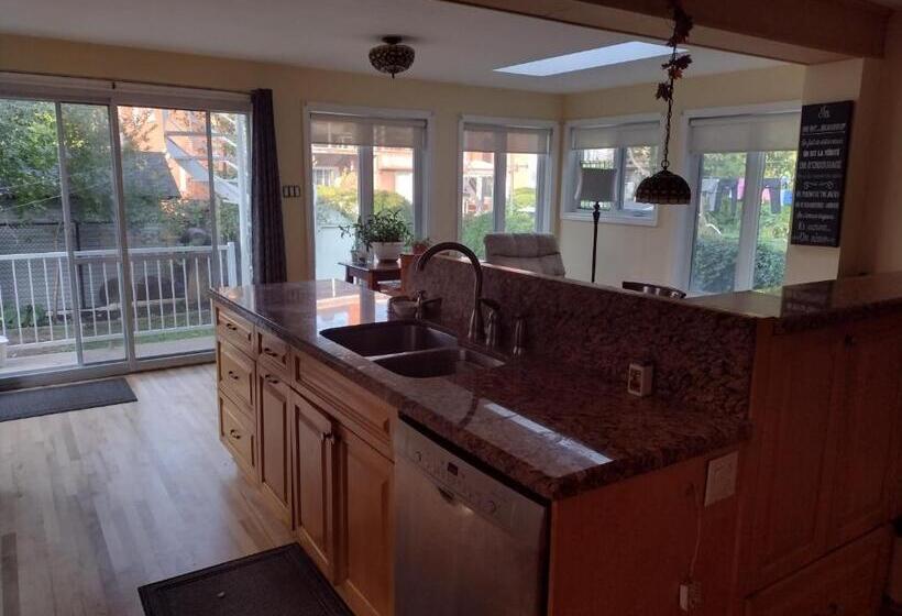 ペンション Smiling House! Montréal, 2 Chambres, Accueillant Et Charmant