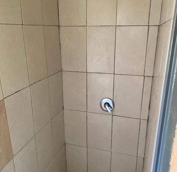 ペンション Good Life Guest House In Orkney +27731671754