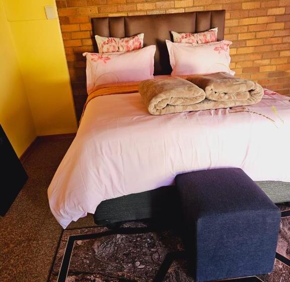 ペンション Good Life Guest House In Orkney +27731671754