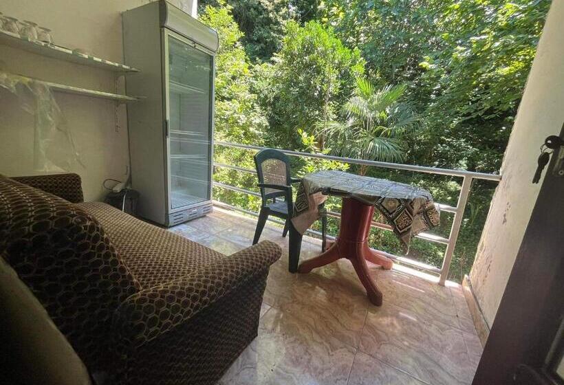 پانسیون Guesthouse Nuri