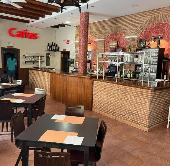 פנסיון Hostal Restaurante Andra