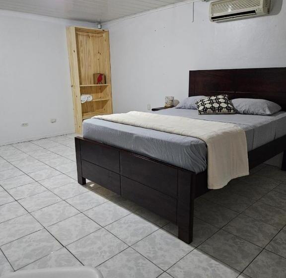 بنسيون Hostal Urbano