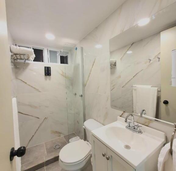 پانسیون Lindas Suites Eugenio Sue