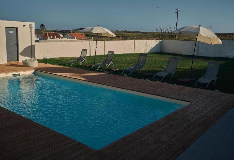 بنسيون Palmeiras Beach House   Santa Cruz