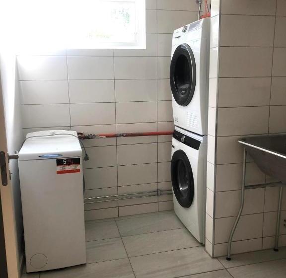 Пансион Peaceful And Friendly Semi Basement With 3 Bedrooms