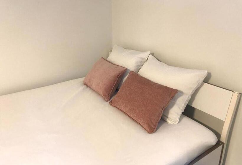 Пансион Peaceful And Friendly Semi Basement With 3 Bedrooms