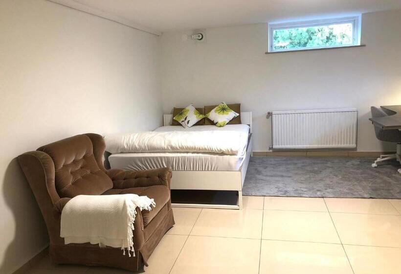 Пансион Peaceful And Friendly Semi Basement With 3 Bedrooms