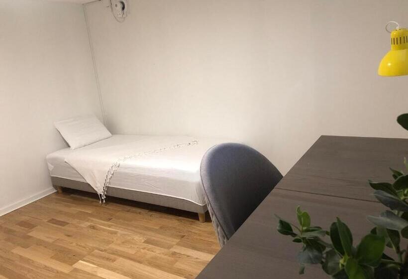 Пансион Peaceful And Friendly Semi Basement With 3 Bedrooms