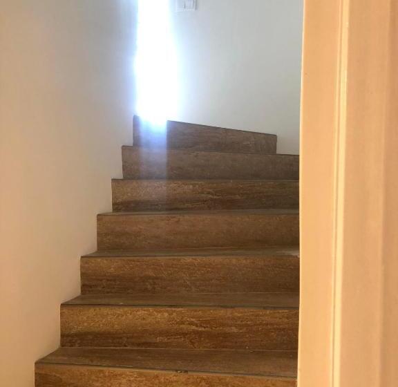 Пансион Peaceful And Friendly Semi Basement With 3 Bedrooms