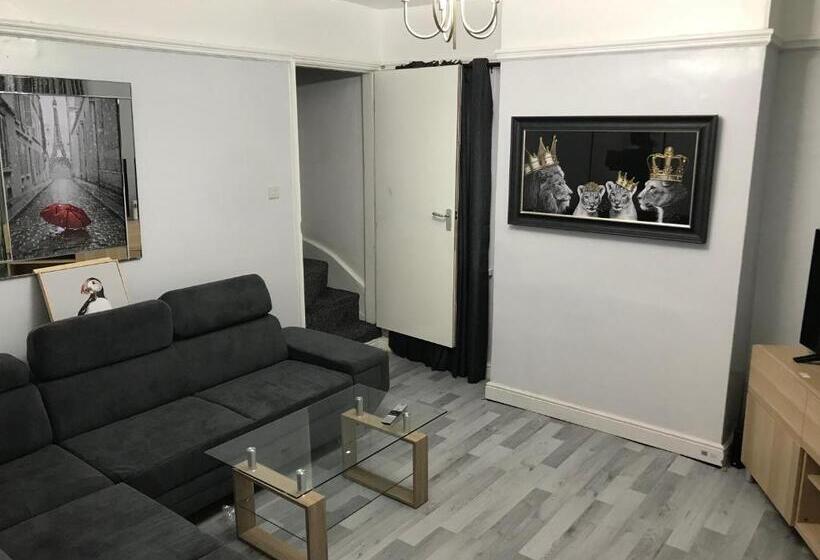 بنسيون Rose Cottage