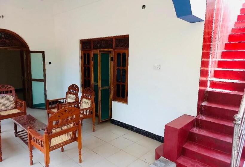 Пансион Sand Bar Sun View