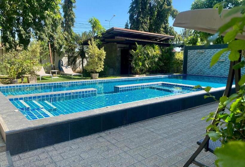 Majatalo Treeside Guest House Resort