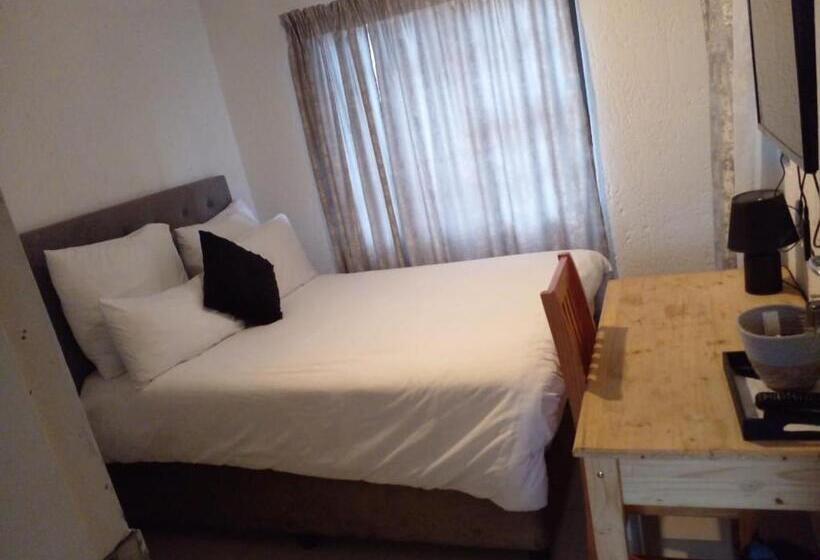 펜션 Tshidiso Guesthouse