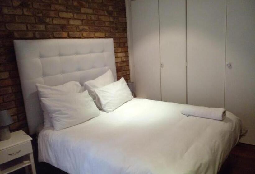 펜션 Tshidiso Guesthouse