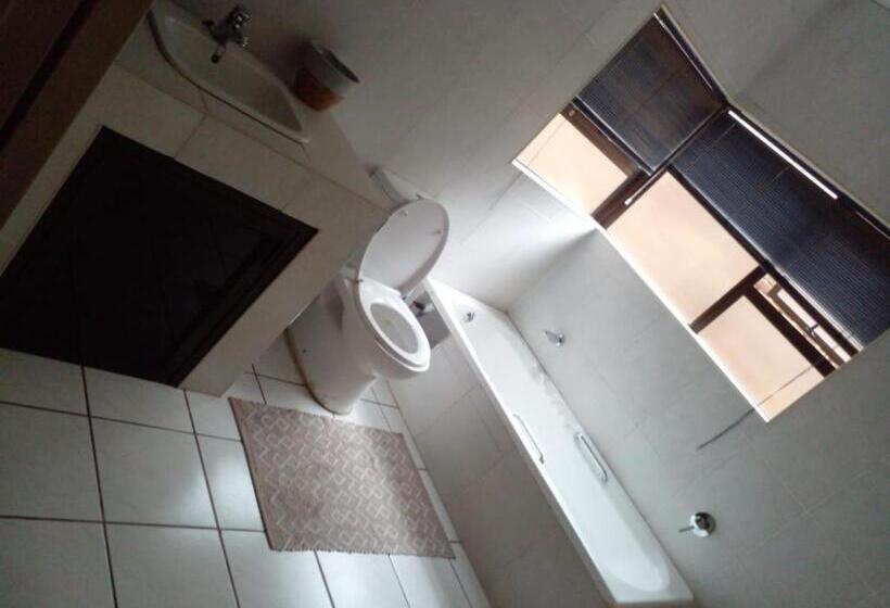 펜션 Tshidiso Guesthouse