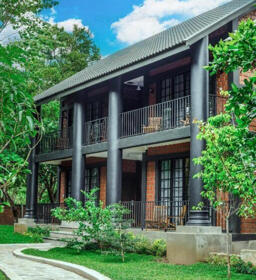 منتجع Covanro Sigiriya   Brand New Luxury