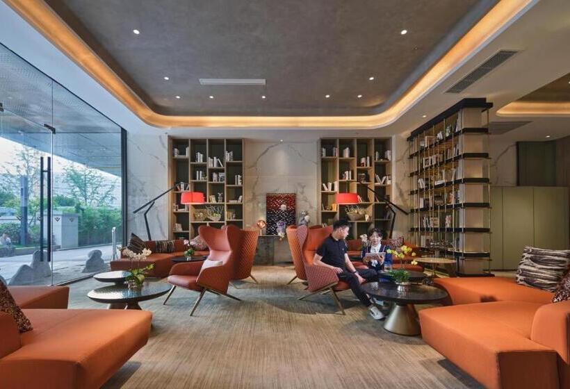 Vance Hotel East Railway Station