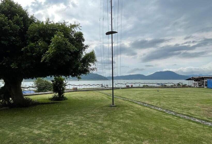 Vive En Un Castillo En Valle De Bravo