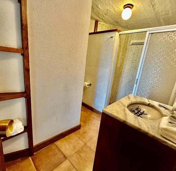 Vive En Un Castillo En Valle De Bravo