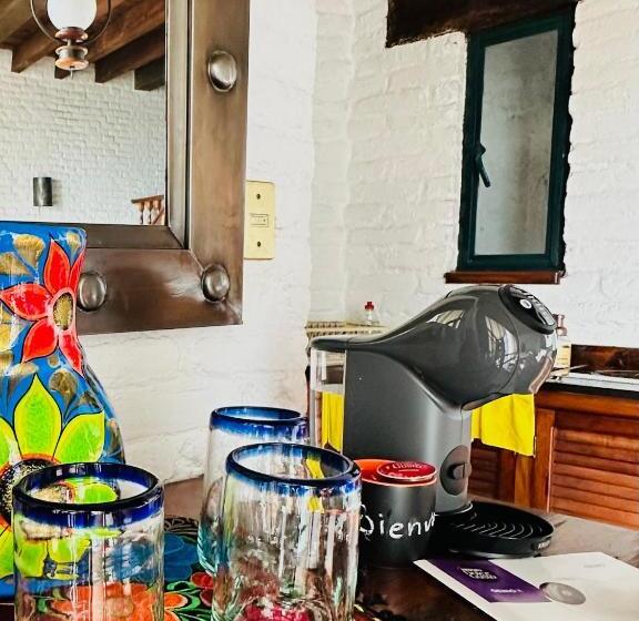 Vive En Un Castillo En Valle De Bravo