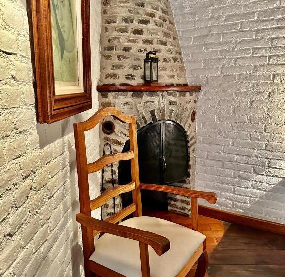 Vive En Un Castillo En Valle De Bravo