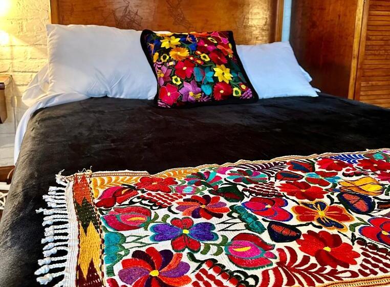 Vive En Un Castillo En Valle De Bravo