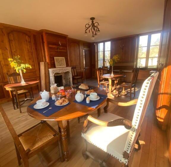 ベッドアンドブレックファースト Château De Roberville